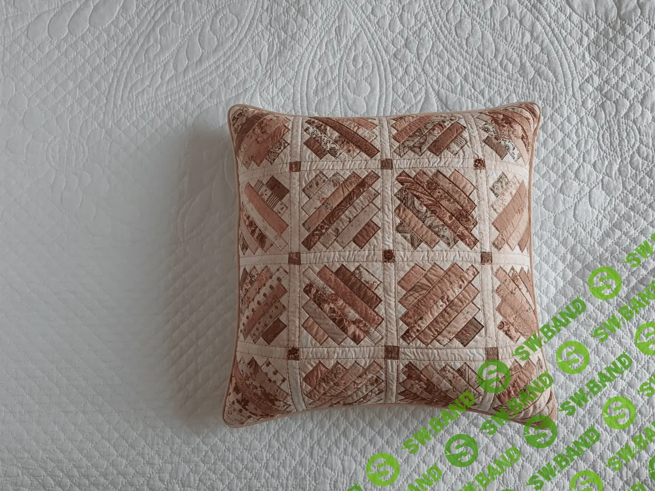 [_guravlik, Капитолина Журавлик] Подушка в технике сборки лоскутков (2023)