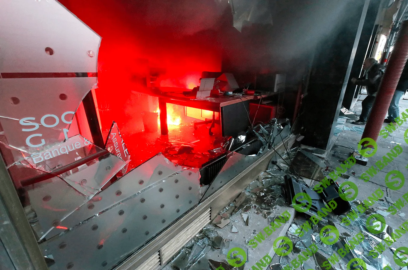 Эксперты один за другим предсказывают дефолт. Что происходит?