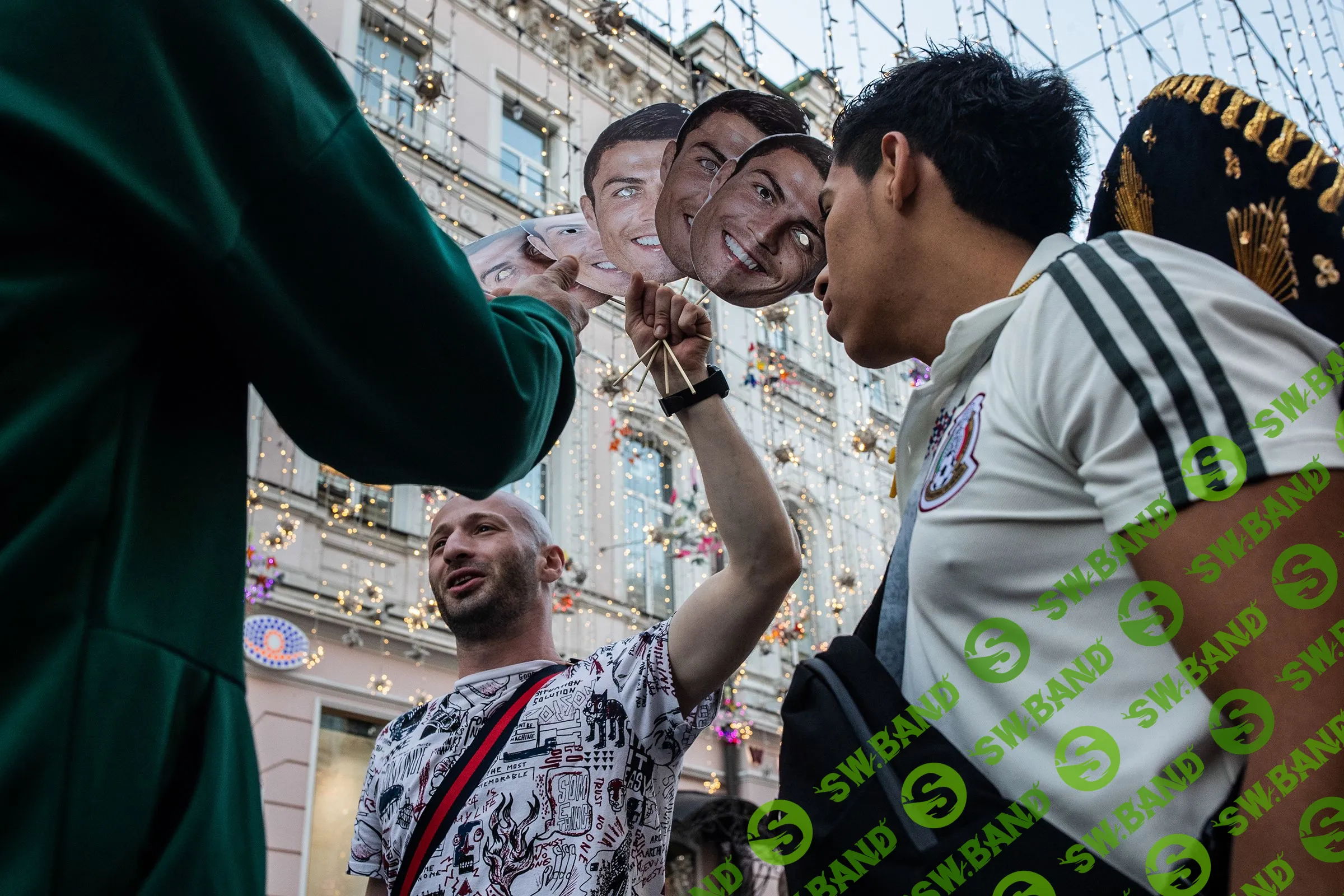 Исследование: малый и средний бизнес зарабатывал 7,5 млн в день на футбольных сувенирах