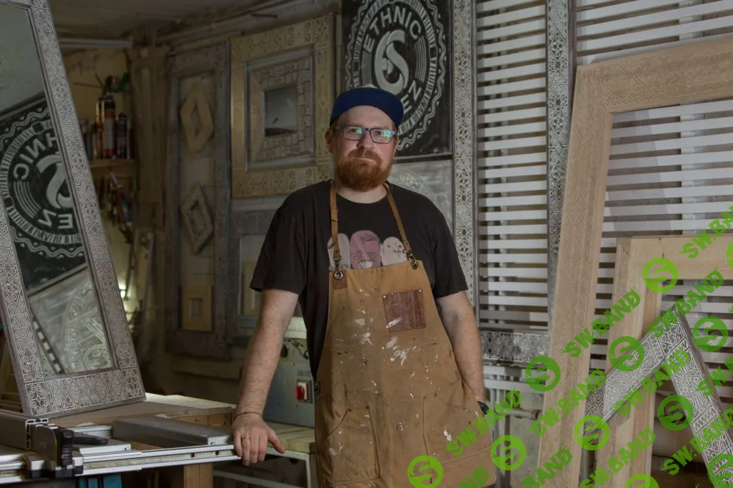 Москвич разочаровался в «шкафах из опилок», купил станок с ЧПУ и стал продавать деревянную мебель с этническими узорами