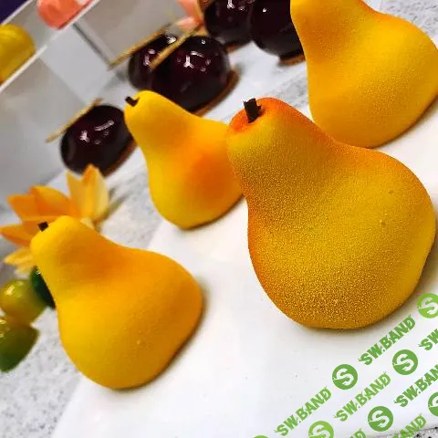 [Надежда Голубцова] Муссовое пирожное «Груша-тоффи» (2019)