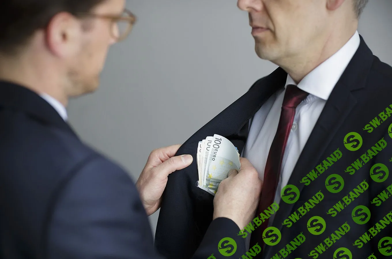 Налоговики хотят следить за счетами в банках для борьбы с «серым» бизнесом. Кого из предпринимателей это коснется?