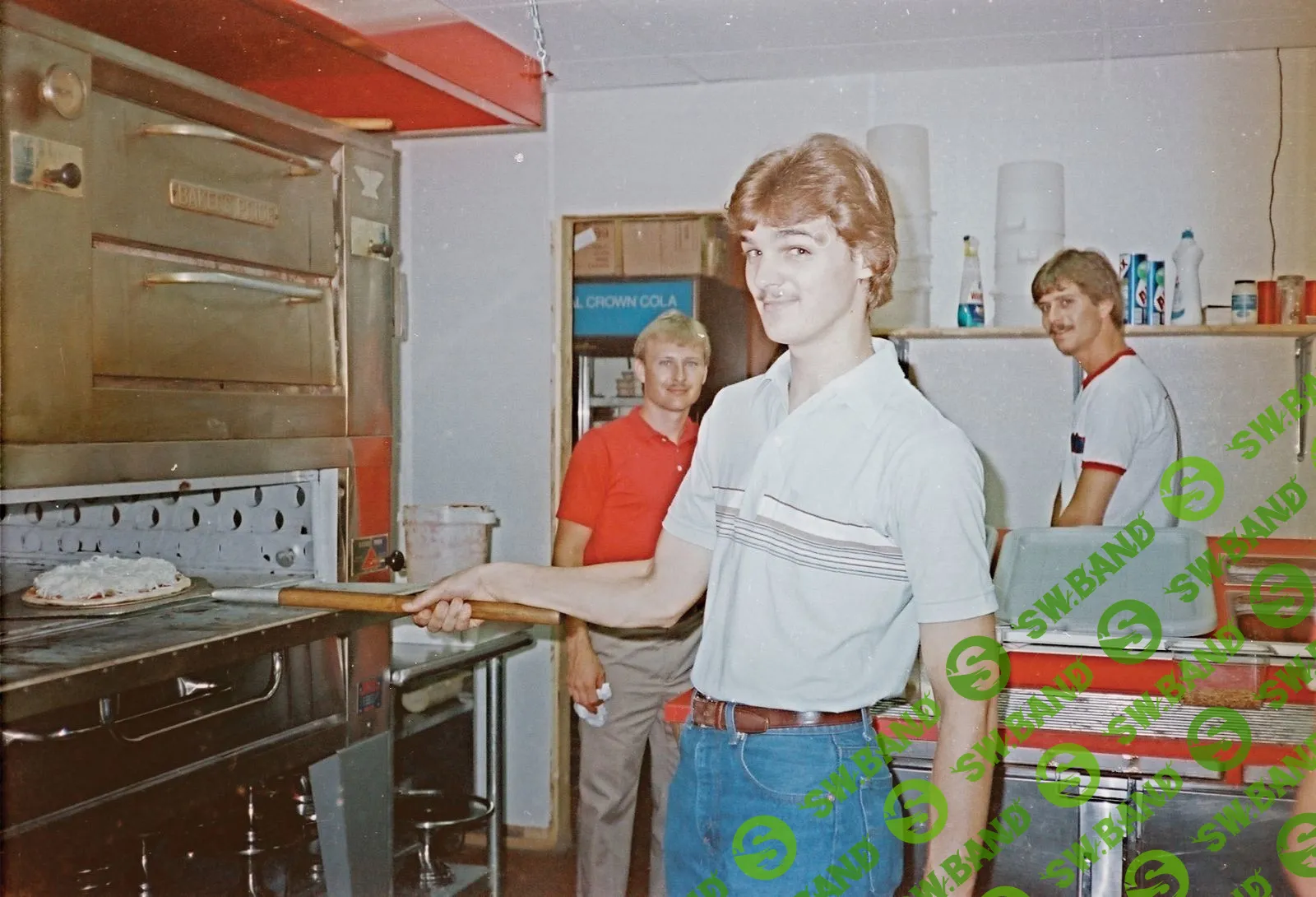 «Проснись, будь хорошим, надери всем задницу и повтори»: как Джон Шнаттер создал пиццерию Papa John's