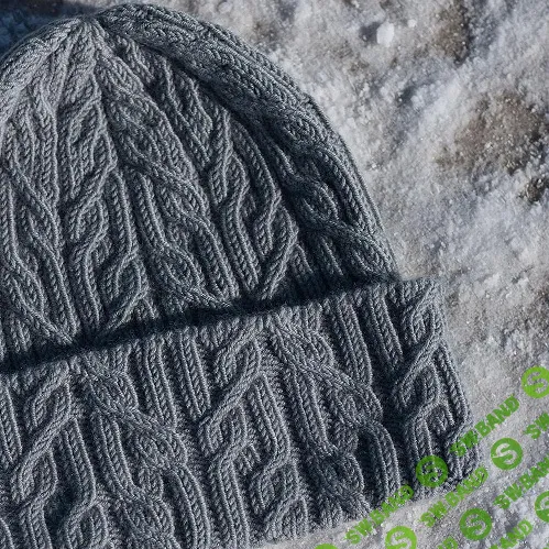 [Tayler Harris, Вяжи.ру] Красивая шапка с высоким отворотом Yalecrest, вязаная спицами снизу (2025)