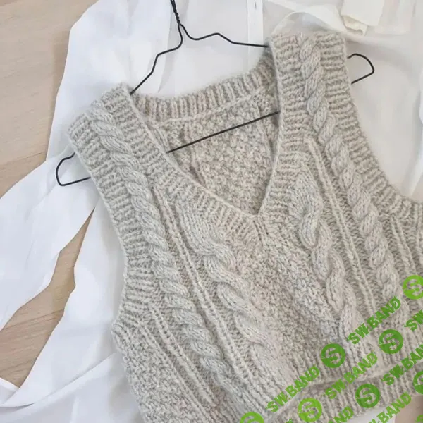[Вязание] Вязаный жилет с косами Fridagsvest v-hals [Вяжи.ру] [Aftenstrikk]