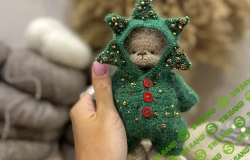 [Вязаные игрушки] Комбинезон Ёлочка [Мой мишка] [Анастасия Пономарева]