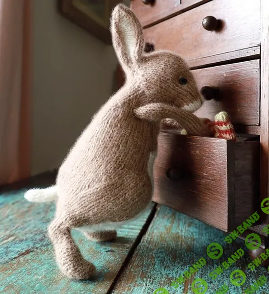 [Вяжи.ру, Claire Garland] Вязанный спицами кролик Wabbit the Rabbit (2025)