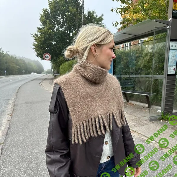 [Вяжи.ру, PetiteKnit] Вязаная спицами манишка с бахромой Nora Neck (2025)